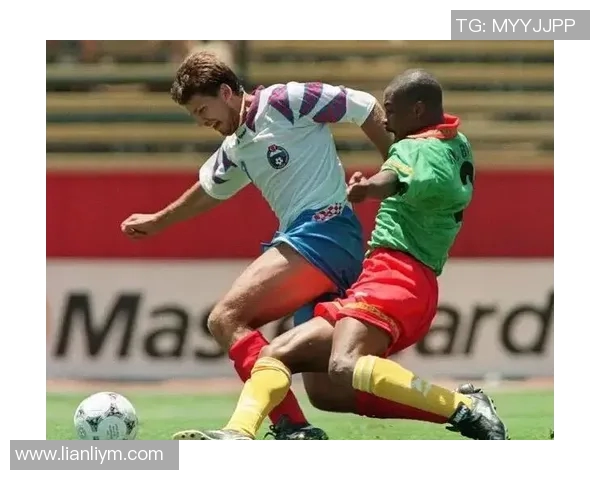 足球球星上演极限挑战展示炫酷射门技艺点燃全场激情